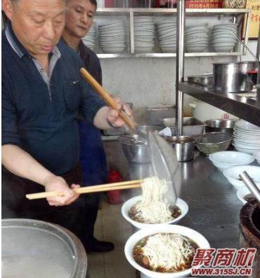 中国开的最成功的面馆?一天卖200碗面能赚
