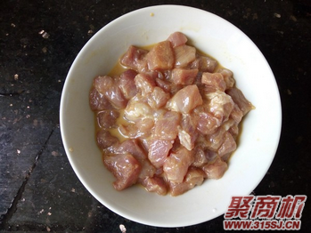 菠萝咕噜肉家常做法大全步骤图3