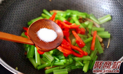 香干炒芹菜家常做法大全步骤图11