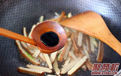 香干炒芹菜家常做法大全步骤图8
