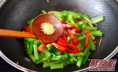 香干炒芹菜家常做法大全步骤图12