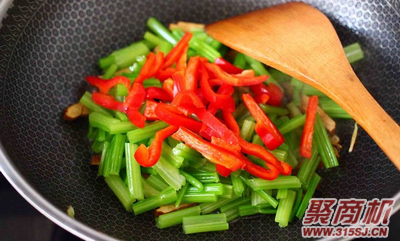 香干炒芹菜家常做法大全步骤图10