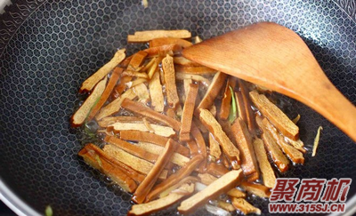 香干炒芹菜家常做法大全步骤图9