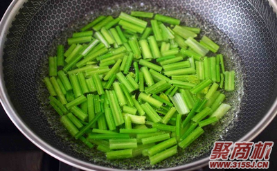 香干炒芹菜家常做法大全步骤图4