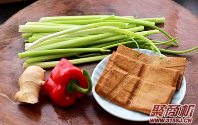 香干炒芹菜家常做法大全步骤图1