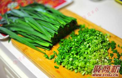 韭菜盒子家常做法大全步骤图5
