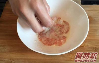 椒盐虾球家常做法大全步骤图3
