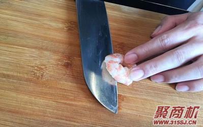 椒盐虾球家常做法大全步骤图1