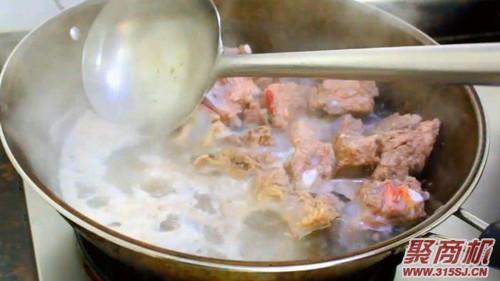 土豆烧排骨家常做法大全步骤图3
