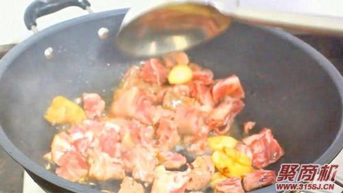 酸菜烧牛肉家常做法大全步骤图3