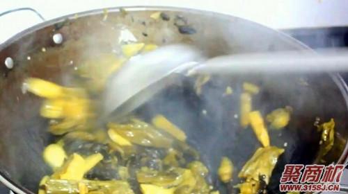 酸菜烧牛肉家常做法大全步骤图6