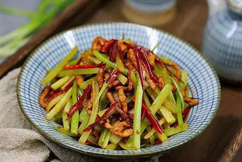 芹菜炒肉