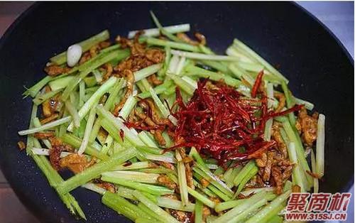 芹菜炒肉家常做法大全步骤图8
