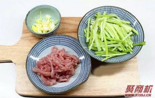 芹菜炒肉家常做法大全步骤图3