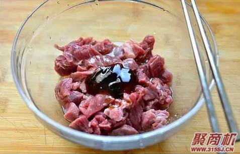 蒜香牛肉粒家常做法大全步骤图2