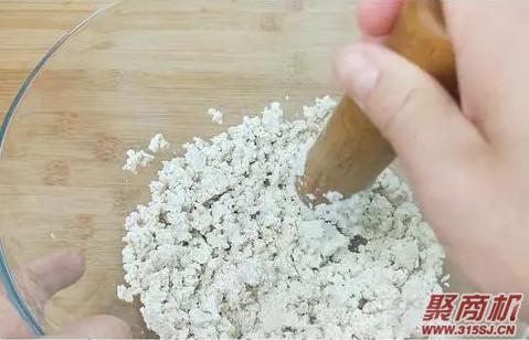 炸豆腐丸子家常做法大全步骤图1