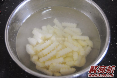 孜然狼牙土豆家常做法大全步骤图3