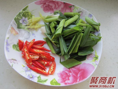酸菜炒肉皮家常做法大全步骤图4