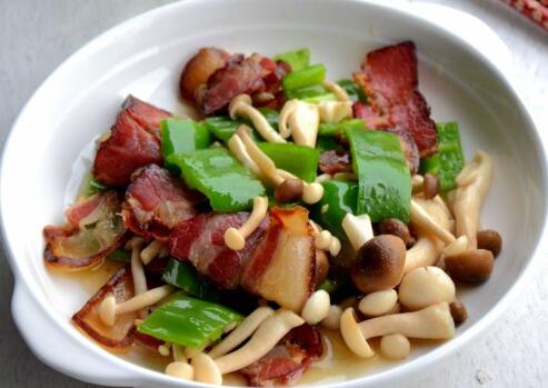 青椒双菇炒腊肉