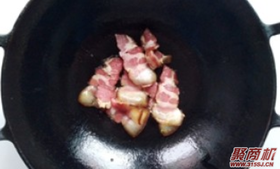 青椒双菇炒腊肉家常做法大全步骤图4