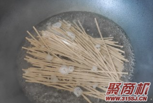 西红柿鸡蛋面家常做法大全步骤图3