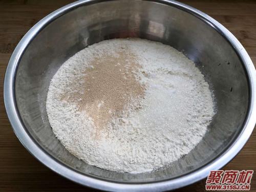 菠菜豆沙饼家常做法大全步骤图3