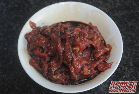 水煮牛肉家常做法大全步骤图1
