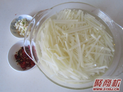 炝拌土豆丝家常做法大全步骤图1