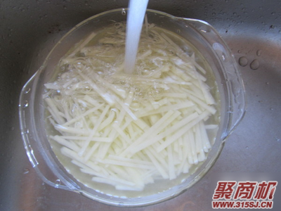 炝拌土豆丝家常做法大全步骤图2