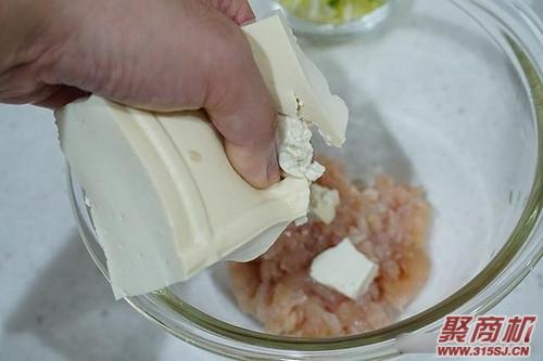 豆腐鸡肉饼家常做法大全步骤图2