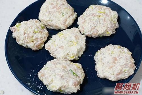 豆腐鸡肉饼家常做法大全步骤图4