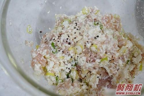 豆腐鸡肉饼家常做法大全步骤图3