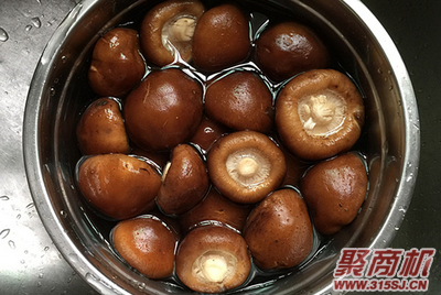 蚝油酱烧香菇家常做法大全步骤图2
