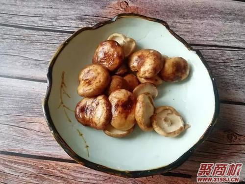 香菇炖豆腐家常做法大全步骤图1