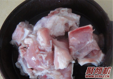 冬瓜猪骨玉米汤家常做法大全步骤图1