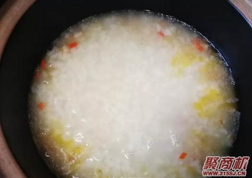 胡萝卜香菇芹菜粥家常做法大全步骤图8