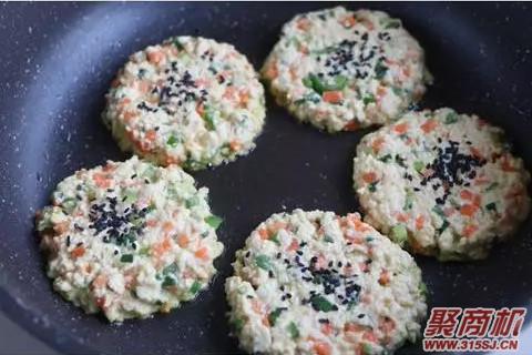 豆腐蔬菜饼家常做法大全步骤图7