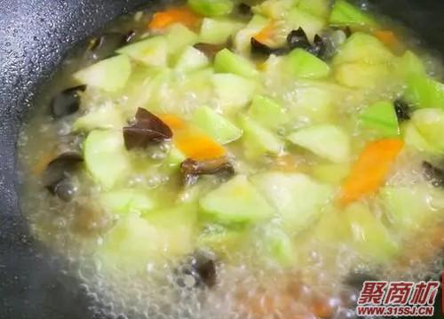 丝瓜豆腐木耳汤家常做法大全步骤图6