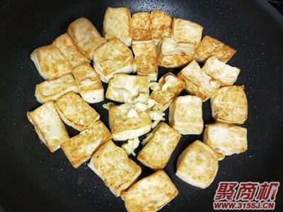 香煎嫩豆腐家常做法大全步骤图5