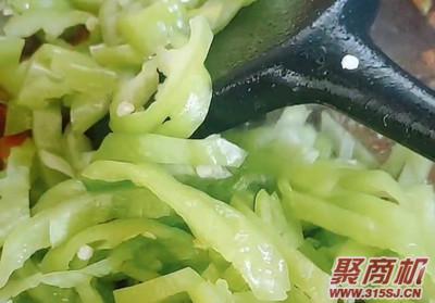 青椒鸡腿肉家常做法大全步骤图6