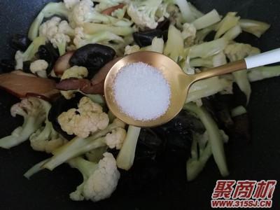 菜花木耳炒腊肉家常做法大全步骤图6