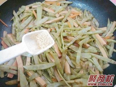 胡萝卜香干炒扁豆家常做法大全步骤图10