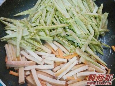 胡萝卜香干炒扁豆家常做法大全步骤图5