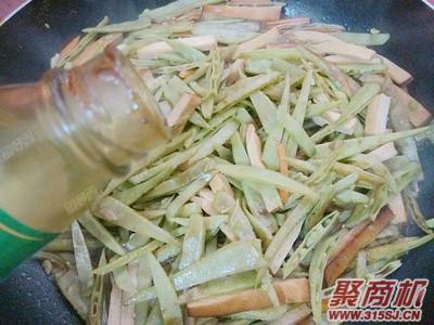 胡萝卜香干炒扁豆家常做法大全步骤图8