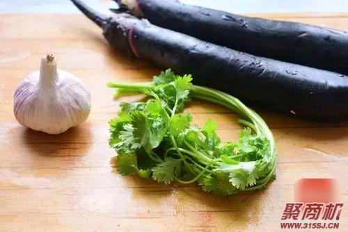 酱拌茄子家常做法大全步骤图1