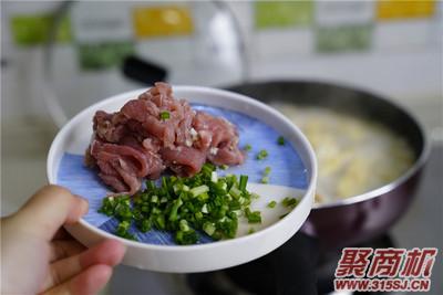 牛肉菌菇疙瘩汤家常做法大全步骤图9