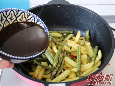 土豆烧豆角家常做法大全步骤图7