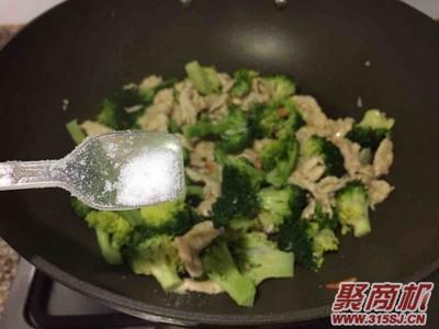 西兰花炒鸡肉家常做法大全步骤图7