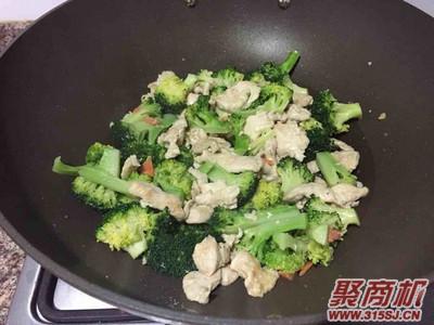 西兰花炒鸡肉家常做法大全步骤图8