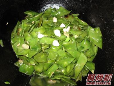 素炒梅豆角家常做法大全步骤图6